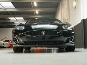 Image 33/50 of Jaguar XKR (2013)