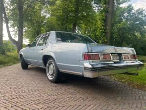 Bild 2/5 von Oldsmobile Delta 88 Royale (1979)