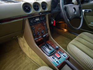 Image 17/30 of Mercedes-Benz 450 SLC (1978)