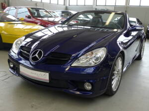 Image 28/45 of Mercedes-Benz SLK 55 AMG (2005)