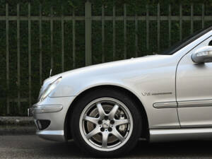 Image 10/32 of Mercedes-Benz C 32 AMG T (2003)