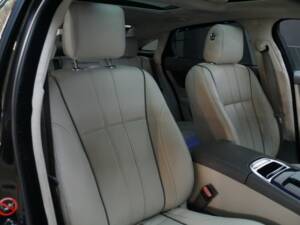 Bild 30/32 von Jaguar XJ 5.0 (2011)