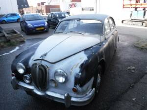 Image 1/30 of Jaguar Mk II 2.4 (1966)