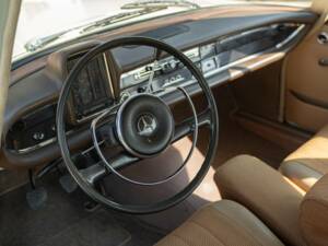 Image 39/50 of Mercedes-Benz 200 (1966)