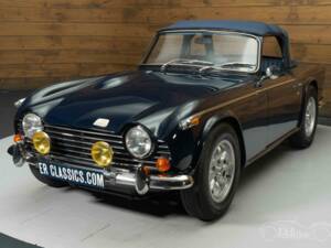 Image 11/19 of Triumph TR 250 (1968)