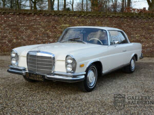 Image 38/50 of Mercedes-Benz 280 SE 3,5 (1971)