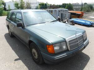 Afbeelding 5/11 van Mercedes-Benz 300 TD Turbo (1988)