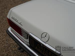 Immagine 26/50 di Mercedes-Benz 280 SL (1981)