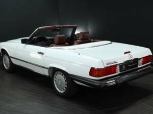 Afbeelding 4/30 van Mercedes-Benz 560 SL (1988)