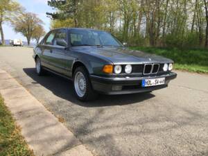Image 1/22 of BMW 735i (1988)