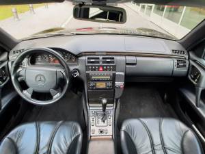 Immagine 8/20 di Mercedes-Benz E 55 AMG T (1998)