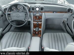 Image 14/15 of Mercedes-Benz 560 SL (1987)