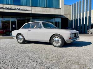 Image 34/47 de Alfa Romeo 1750 GT Veloce (1968)