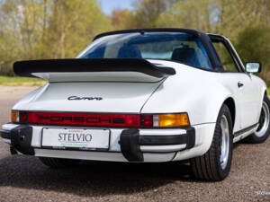 Image 14/45 of Porsche 911 Carrera 3.2 (1984)