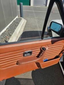 Immagine 32/67 di BMW 320i (1990)