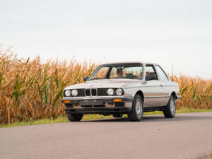 Image 1/80 de BMW 320i (1983)