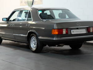 Image 4/31 of Mercedes-Benz 500 SEL (1987)