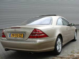 Image 2/7 de Mercedes-Benz CL 500 (2000)