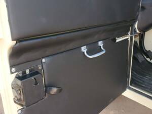 Image 13/22 of Land Rover 109 (1977)