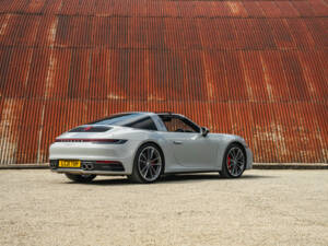 Image 2/33 of Porsche 911 Targa 4S (2021)