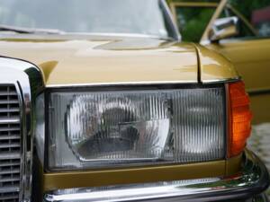 Image 16/19 of Mercedes-Benz 350 SE (1977)