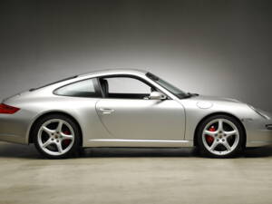 Bild 10/25 von Porsche 911 Carrera S (2004)