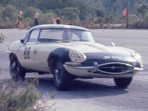 Image 2/15 of Jaguar E-Type 3.8 (1961)