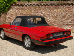 Image 10/50 of Alfa Romeo 2.0 Spider (1990)