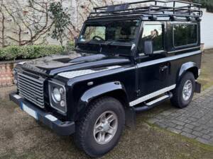 Image 7/50 of Land Rover Defender 90 (2012)