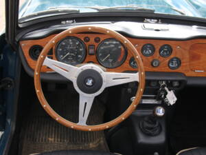 Image 43/72 of Triumph TR 250 (1968)
