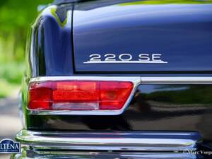 Image 48/52 de Mercedes-Benz 220 SE b (1963)