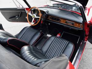 Image 24/50 de Ferrari 275 GTS (1965)
