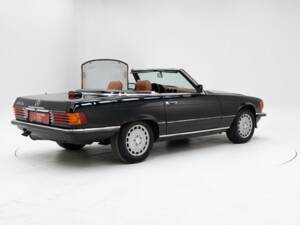Immagine 2/15 di Mercedes-Benz 560 SL (1986)