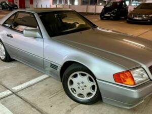 Image 19/25 of Mercedes-Benz SL 280 (1995)