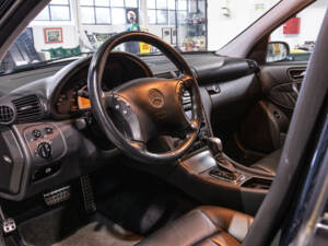 Bild 14/18 von Mercedes-Benz C 32 AMG (2001)