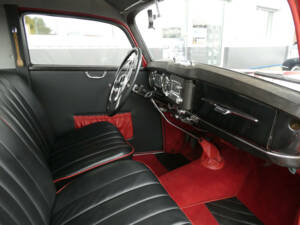 Imagen 10/19 de Mercedes-Benz 220 (1951)