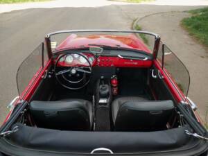 Image 18/29 of Innocenti Spider S (1966)