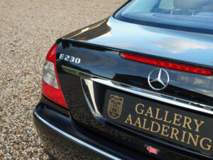 Image 7/50 of Mercedes-Benz E 230 (2009)