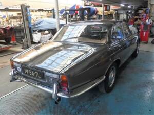 Bild 4/50 von Jaguar XJ 6 2.8 (1972)