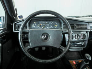 Bild 6/50 von Mercedes-Benz 190 D (1984)