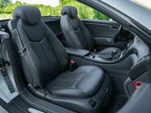 Image 41/50 of Mercedes-Benz SL 350 (2005)