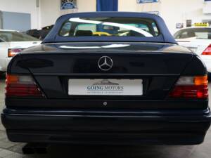 Image 14/33 of Mercedes-Benz 300 CE-24 (1993)
