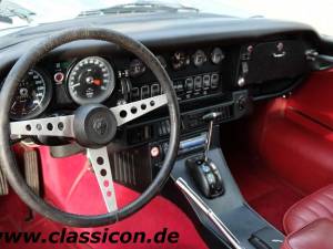 Bild 2/4 von Jaguar E-Type V12 (2+2) (1972)