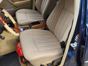 Image 4/5 of Mercedes-Benz 230 E (1989)