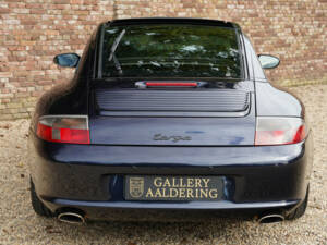 Image 6/50 of Porsche 911 Carrera (2003)