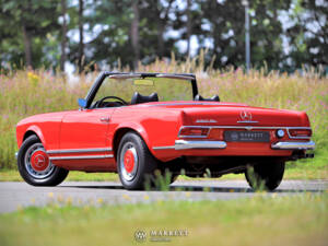 Image 9/70 of Mercedes-Benz 280 SL (1969)