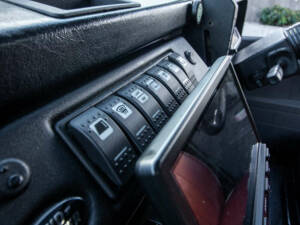 Image 18/20 of Land Rover 90 (1989)