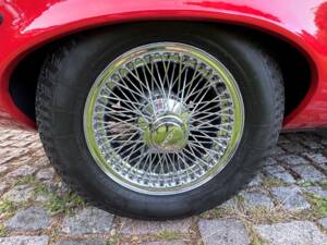 Image 38/39 of Jaguar E-Type V12 (1974)