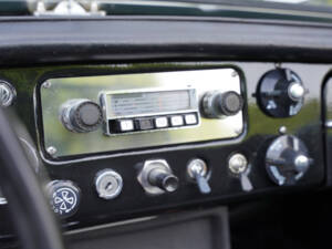 Image 41/50 of MG MGB (1969)