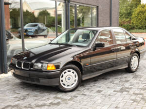 Afbeelding 1/99 van BMW 320i (1996)